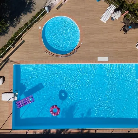 Marialena Apartahotel