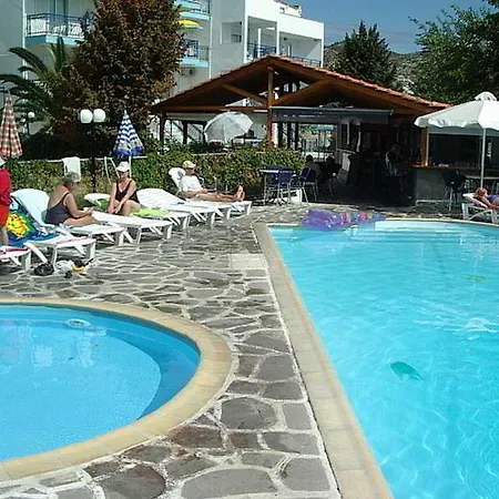 Marialena Apartahotel 2*